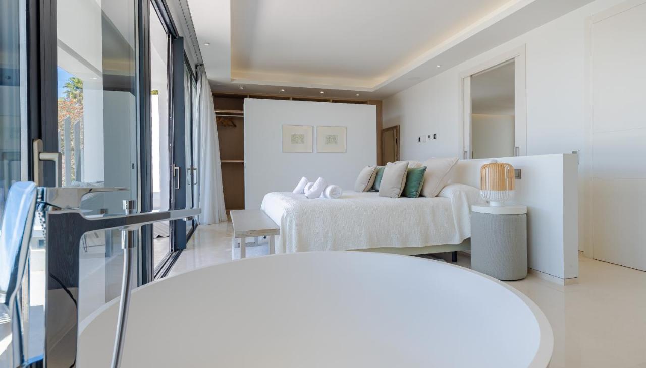 Luxury Golden Mile - 5 Bed & Open Sea View Apartment